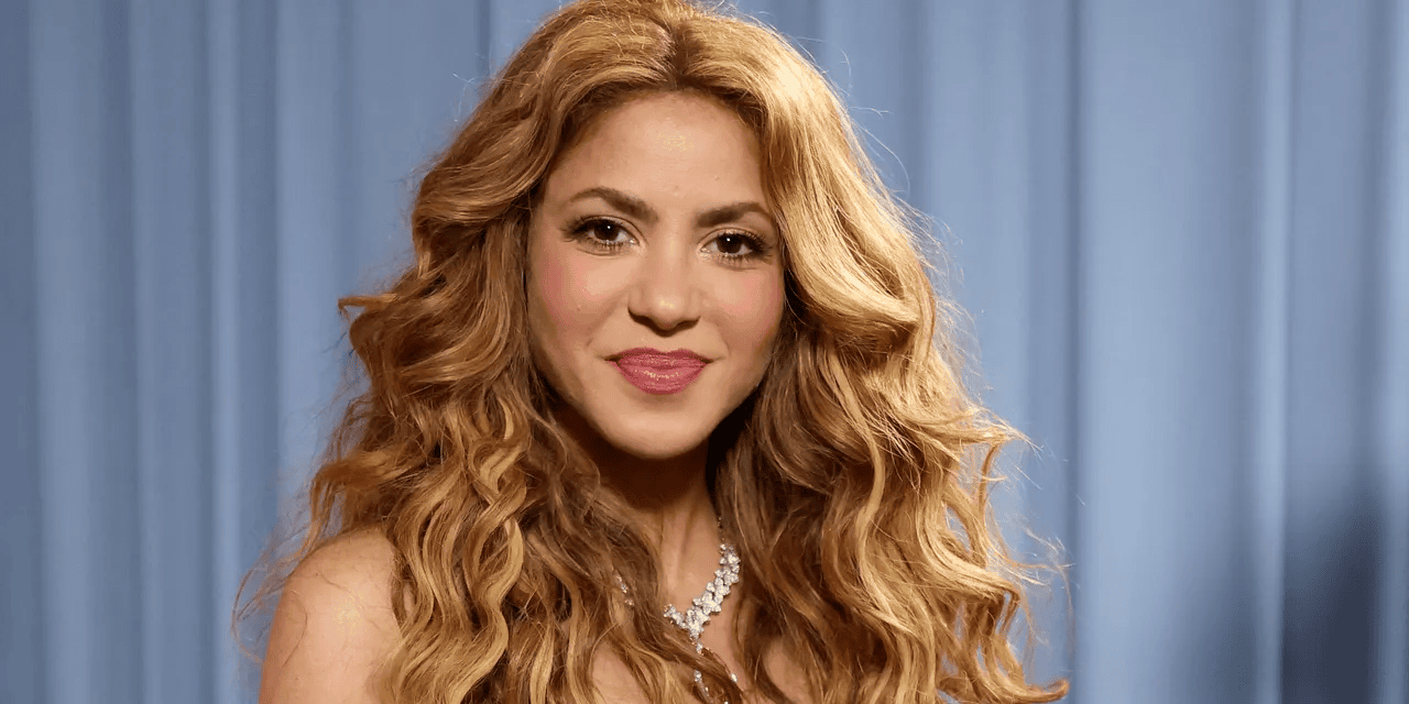 Shakira’s White Sofa Shows the Appeal of Warm Minimalism Shakira’s White Sofa Shows the Appeal of Warm Minimalism